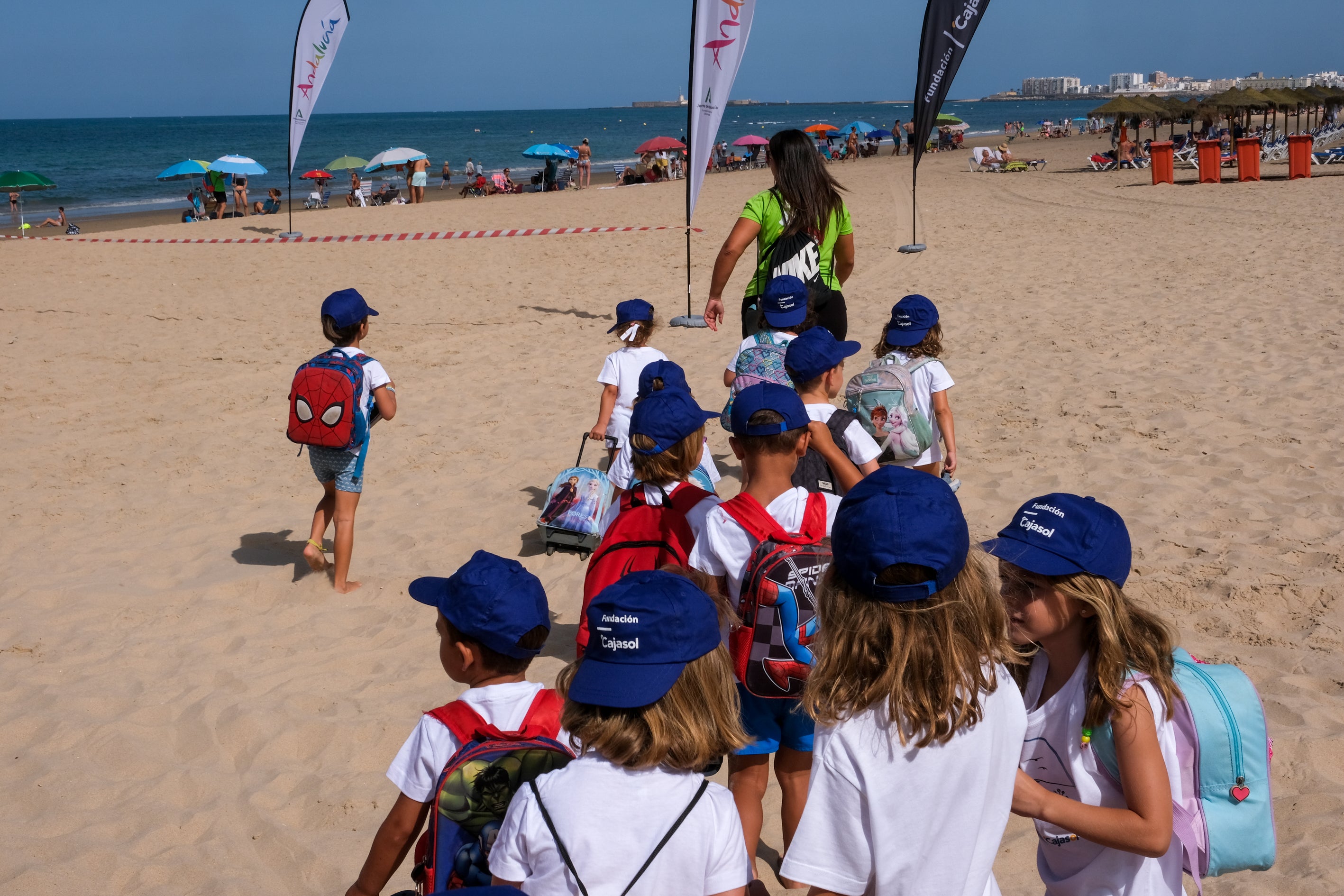 Fotos: La Playa de la Victoria acoge un concurso de castillos de arena