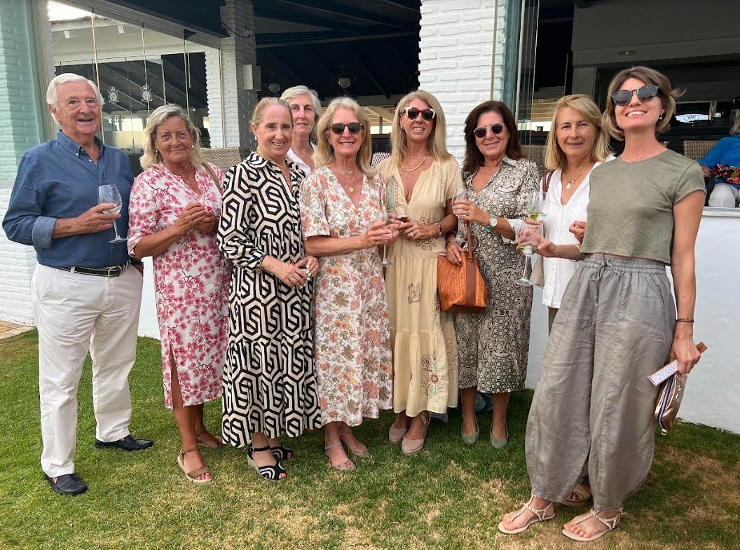 Ana Mejía, Lola Ázqueta, Pepa Garrucho, Montse Gutiérrez Trueba, Rocío Medina, Mari Lola Romero, Tere Martín, Almudena Villota y Paco Perea