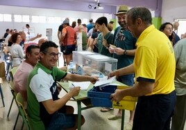 La avalancha de votos por correo llega a los colegios electorales de Cádiz