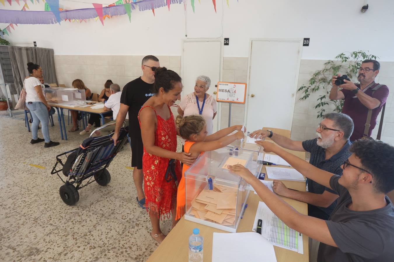 Fotos: Ambiente playero en una jornada electoral decisiva