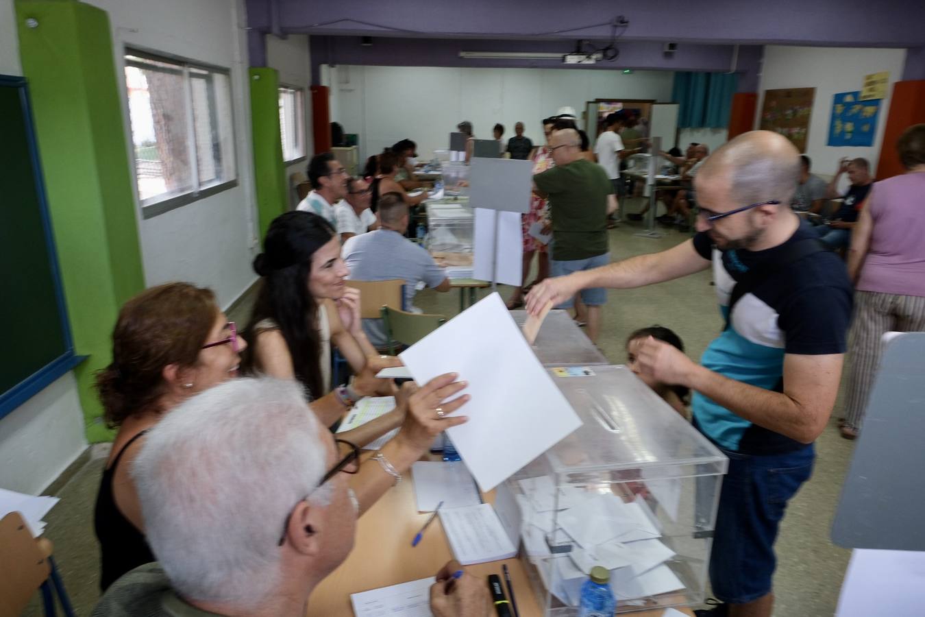 Fotos: Ambiente playero en una jornada electoral decisiva