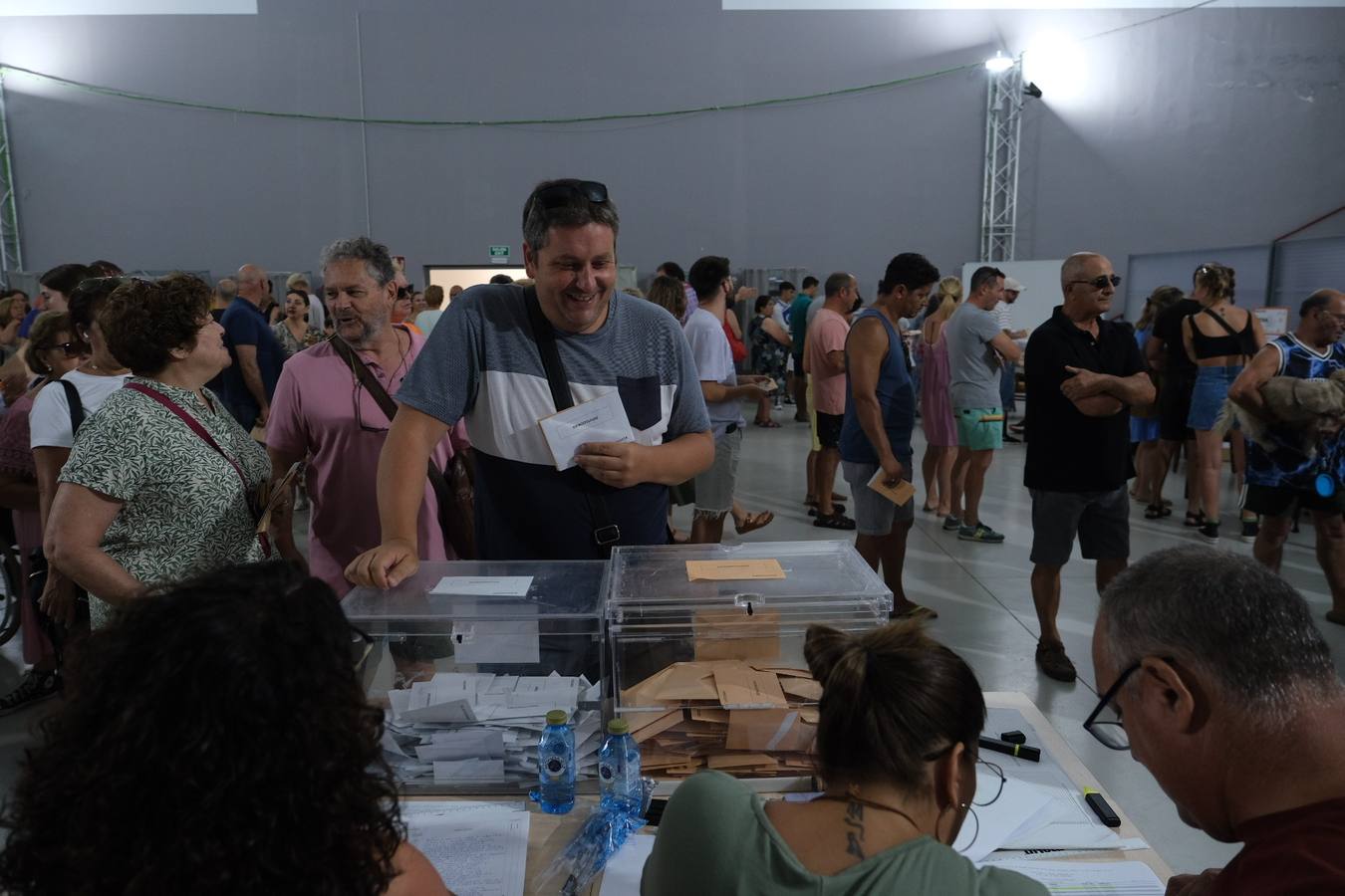 Fotos: Ambiente playero en una jornada electoral decisiva