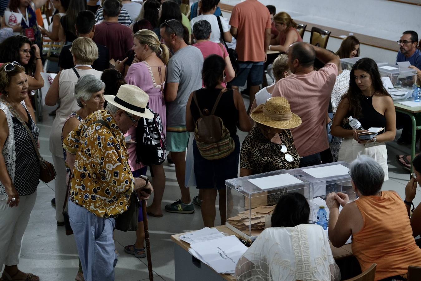 Fotos: Ambiente playero en una jornada electoral decisiva