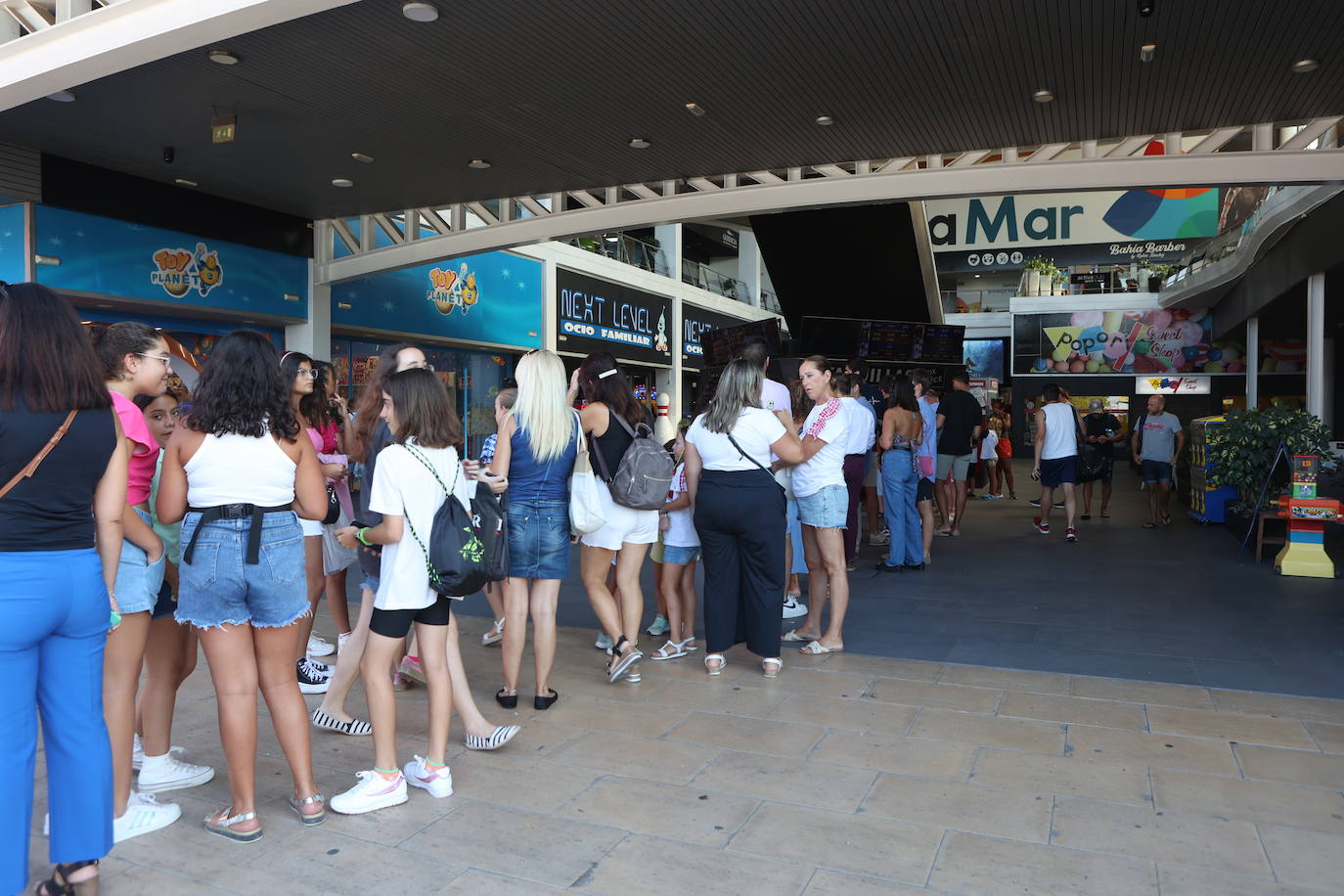 FOTOS: Barbie enamora al público y tiñe los cines de Cádiz de rosa