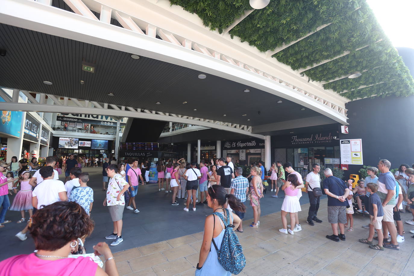 FOTOS: Barbie enamora al público y tiñe los cines de Cádiz de rosa