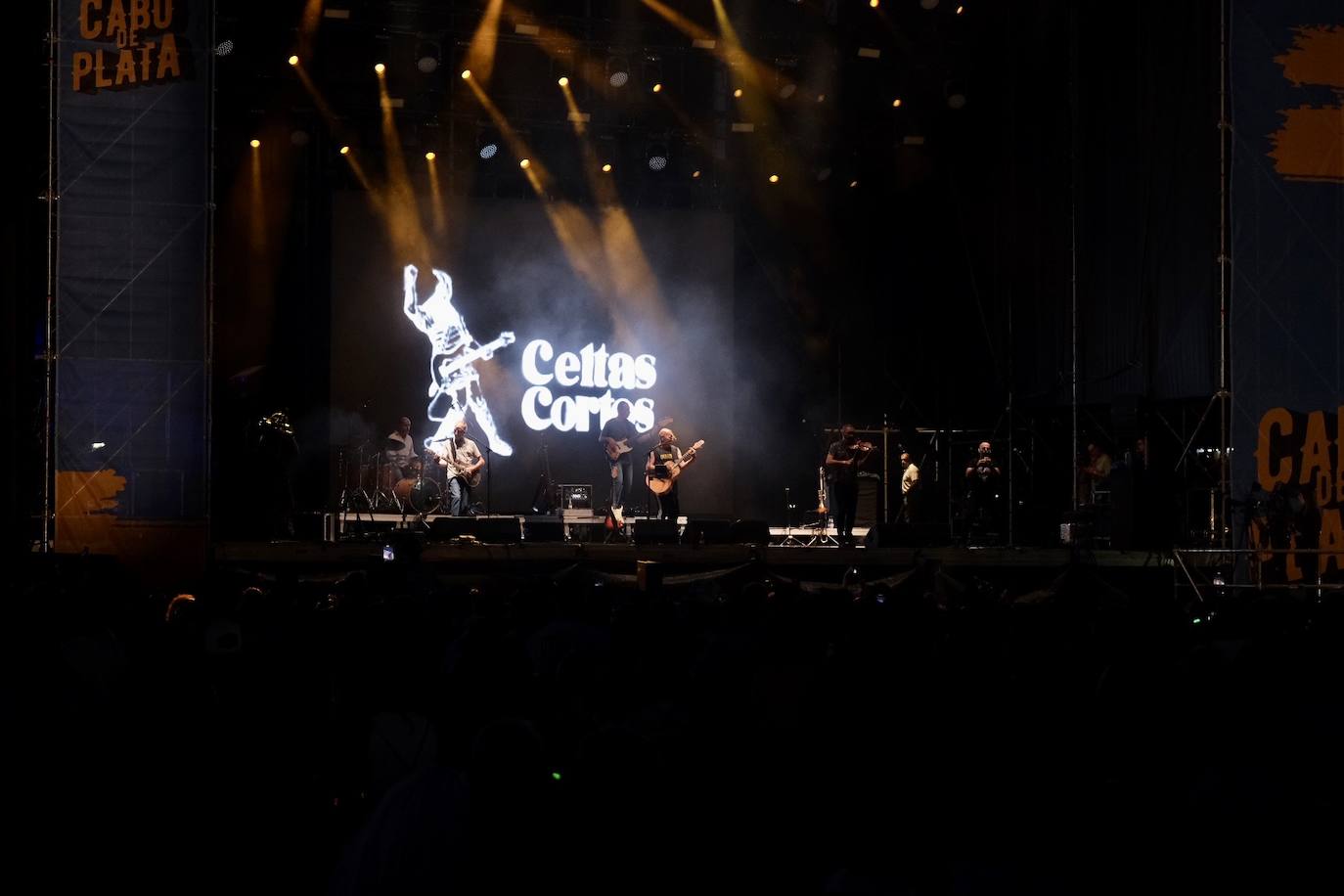 FOTOS: El rock reivindicativo de Celtas Cortos se hace fuerte en el festival Cabo de Plata