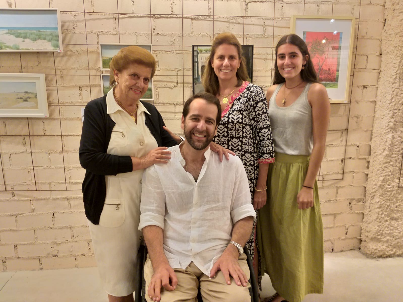 Carmen Chaves García de Villegas, Carmen Bernal Chaves, Blanca Jurado Bernal y Javier Grandes