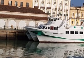Suspendidas este viernes las conexiones marítimas entre Rota y Cádiz por una avería en un catamarán
