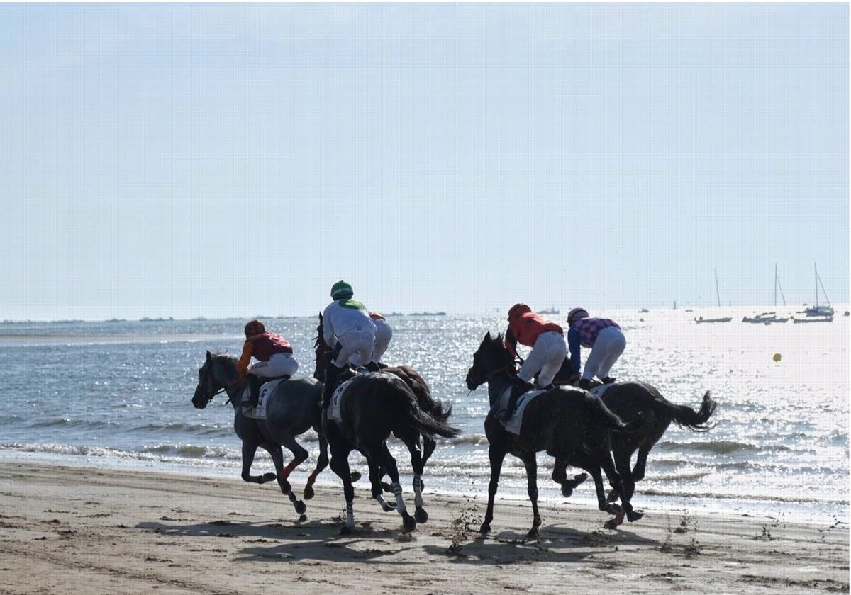 Capitanía Marítima prohíbe el uso de motos náuticas durante las carreras de caballos en las playas de Sanlúcar