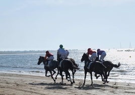 Capitanía Marítima prohíbe el uso de motos náuticas durante las carreras de caballos en las playas de Sanlúcar