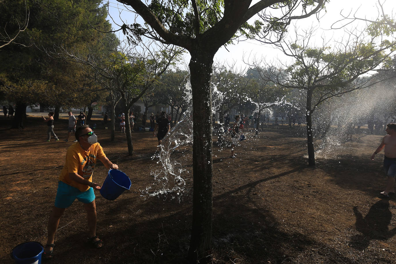 Fotos: la lucha de los vecinos de Puerto Real contra el incendio