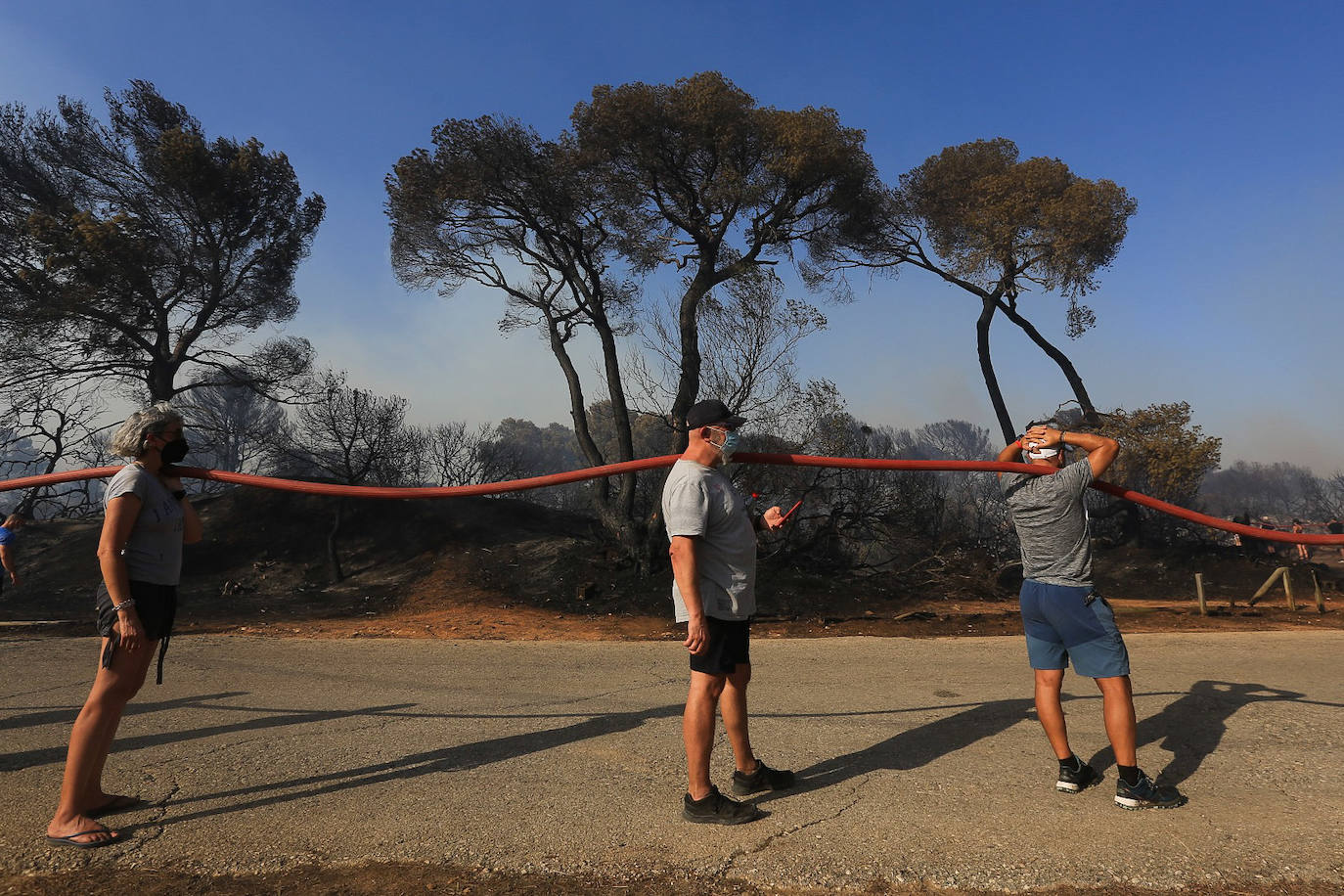 Fotos: la lucha de los vecinos de Puerto Real contra el incendio