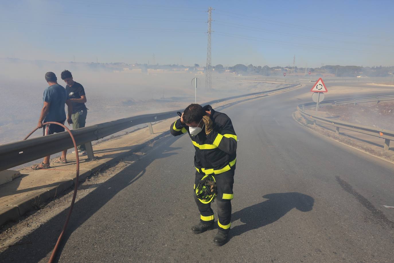 Fotos: la lucha de los vecinos de Puerto Real contra el incendio