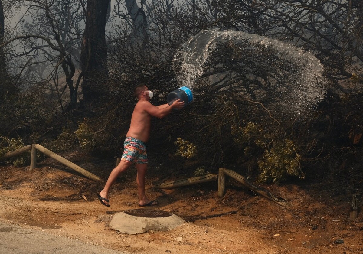 Vecinos de Puerto Real afectados por el incendio denuncian «la mala  conservación» de Las Canteras