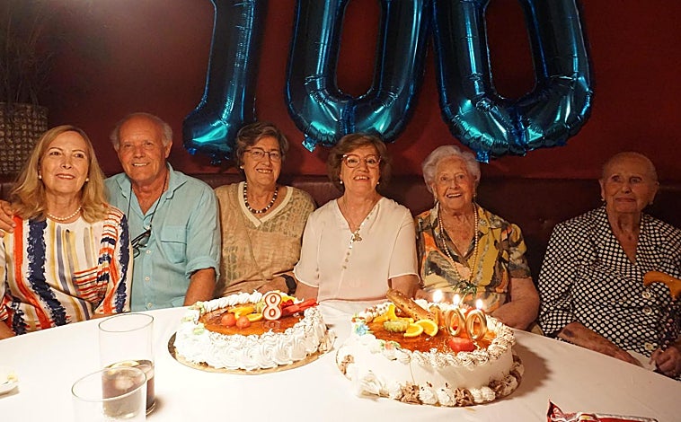 Imagen principal - Pilar Alonso, cien años de dedicación a los demás