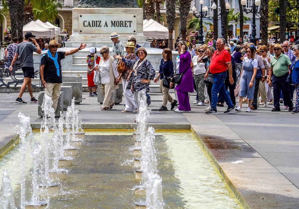 Hosteleros de Cádiz se preparan para un puente por el 15 de agosto «a reventar»