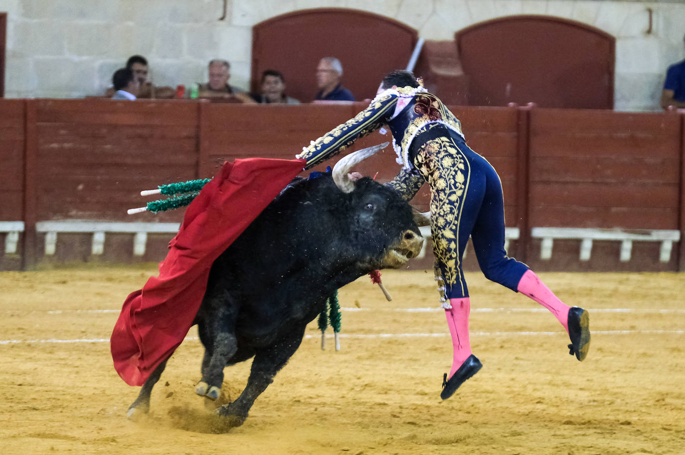 En imágenes: La cornada a Daniel Luque en El Puerto