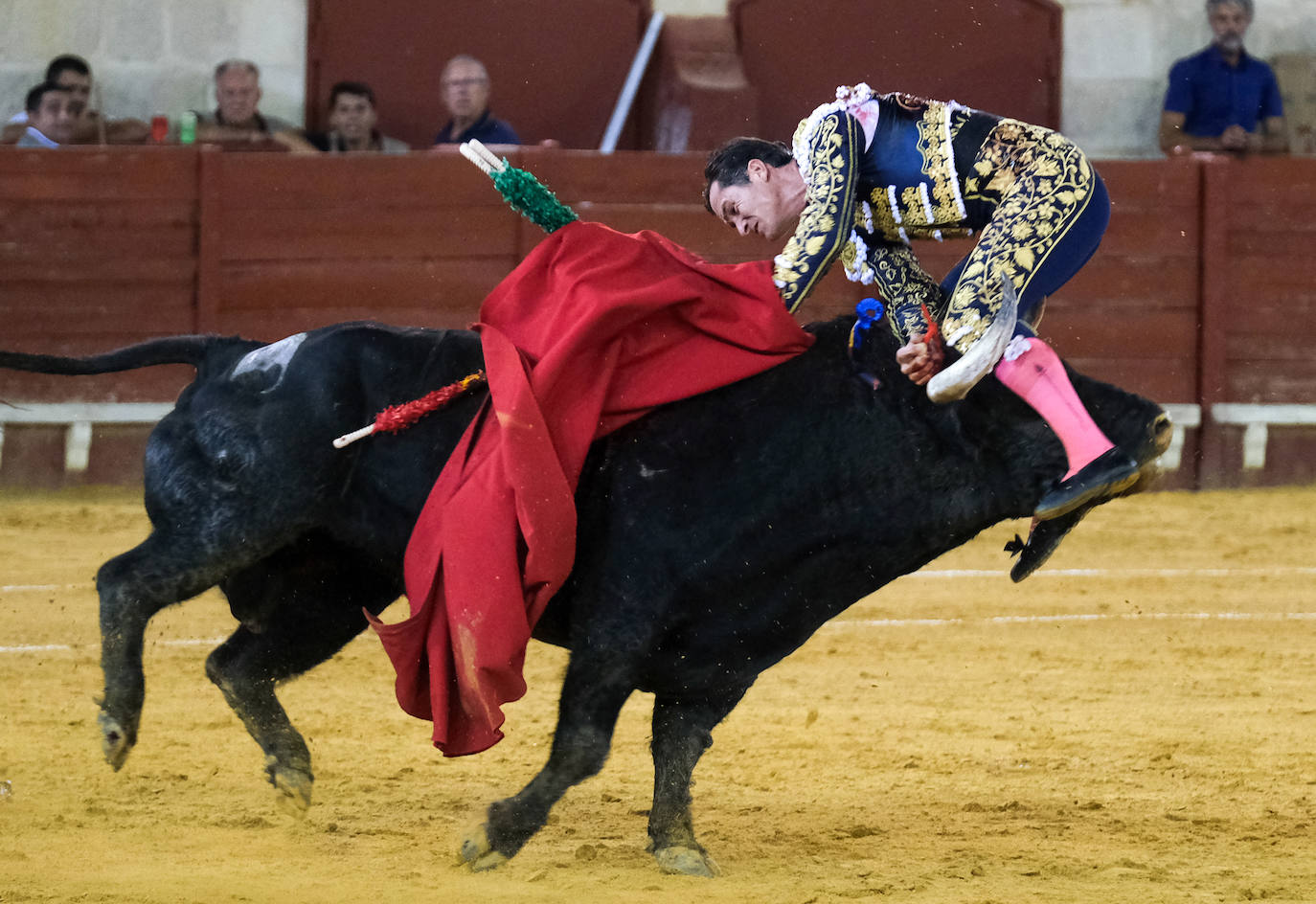 En imágenes: La cornada a Daniel Luque en El Puerto