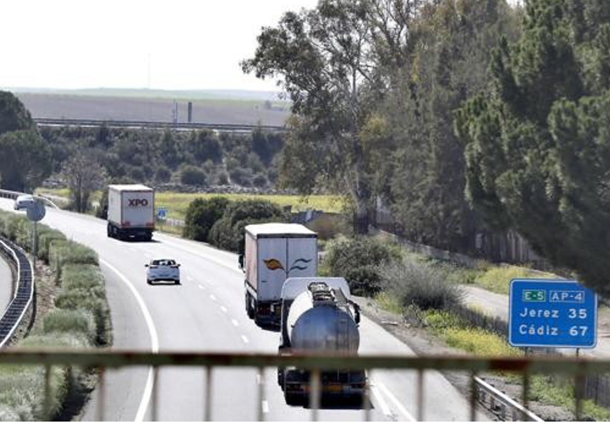 Adelante Andalucía pide más transporte público y de mercancías antes que un nuevo carril en la AP4