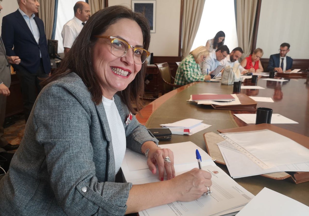 Esther Gil recogiendo su acta en el Congreso el pasado 3 de agosto.