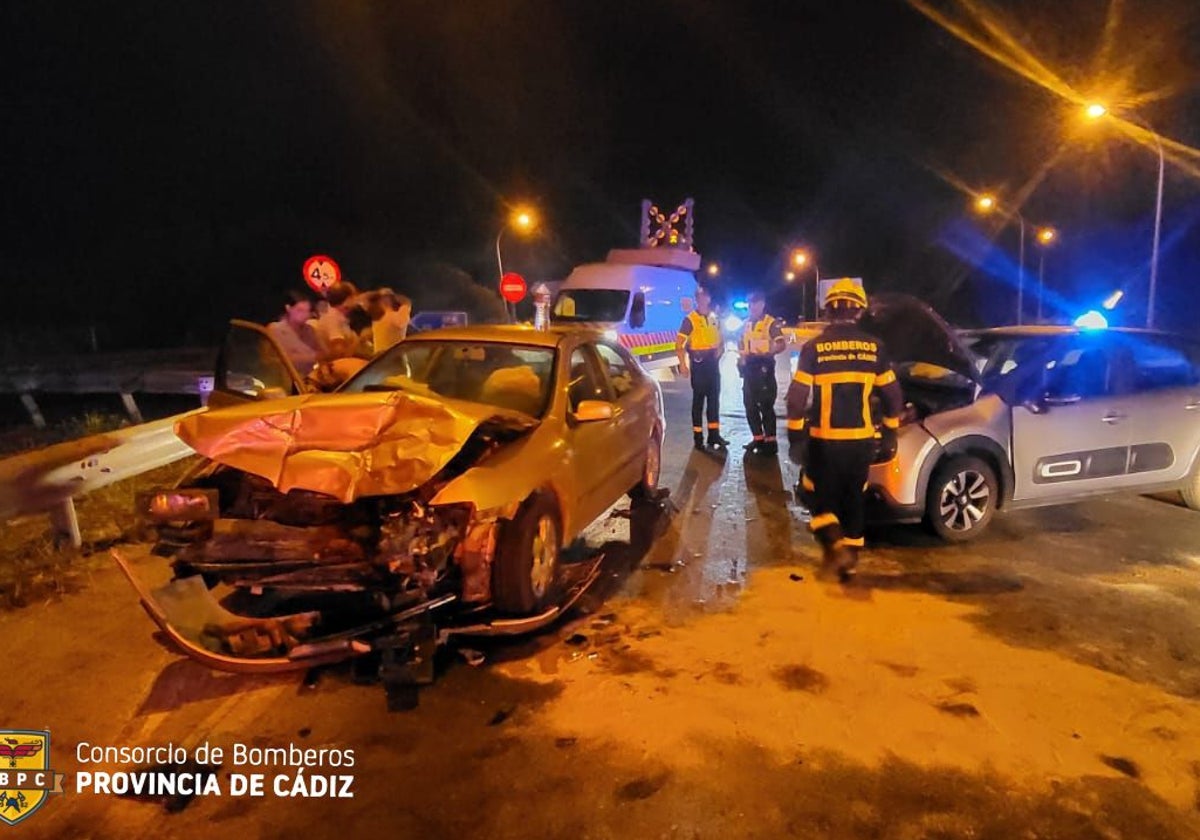 Imagen del accidente en el cruce de la autovía Jerez-Los Barrios.