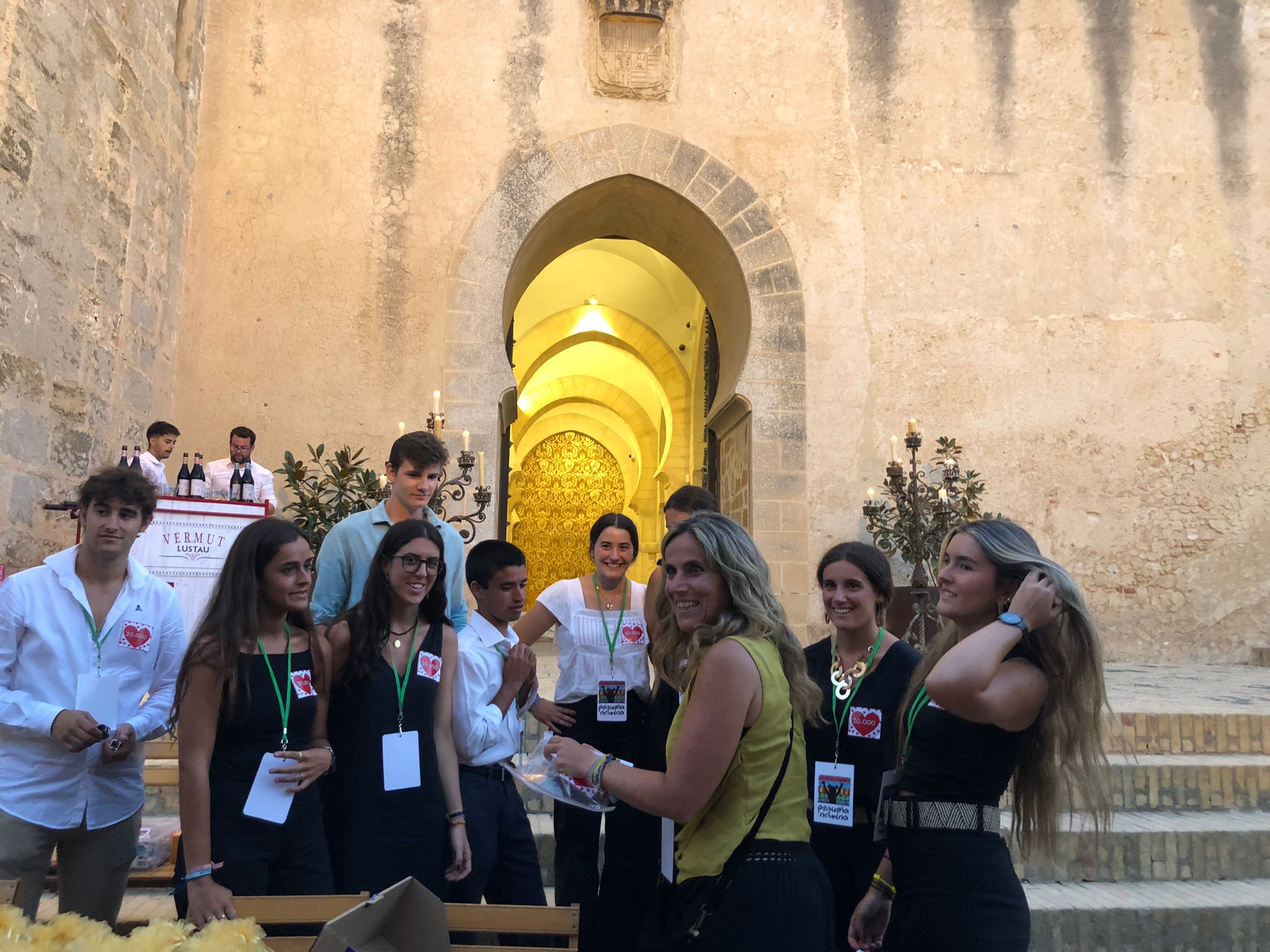 Cristina Martínez Caballero, Presidenta de la Ong, con los voluntarios