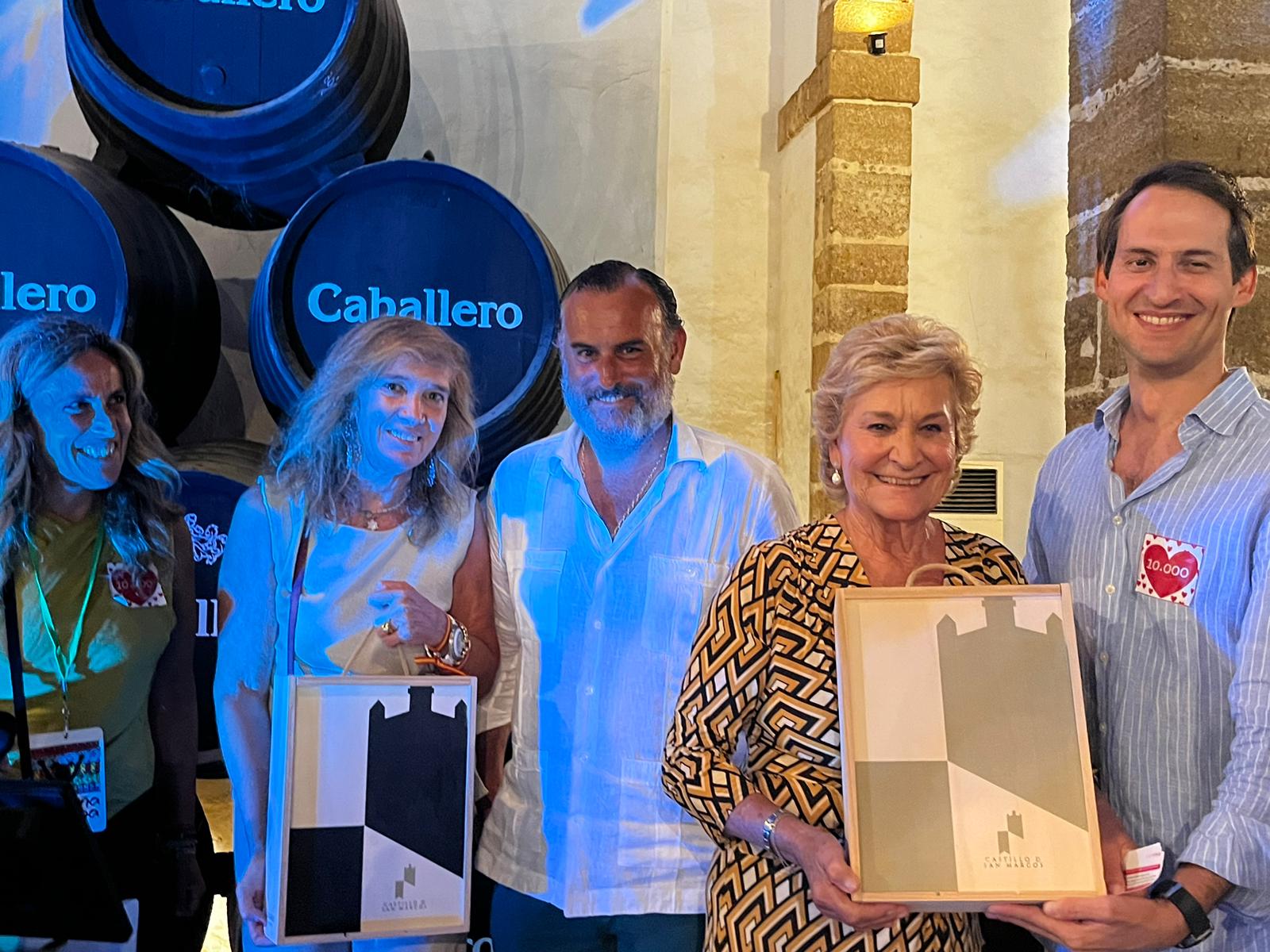 José Antonio Martínez Caballero y Luis Enrique Caballero representando al Grupo Caballero que generosamente ha cedido el Castillo y los vinos y licores