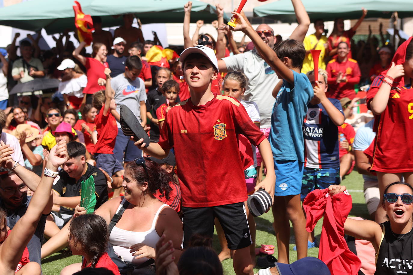 Fotos: Cádiz apoya a la Selección femenina en la &#039;Fan Zone&#039;