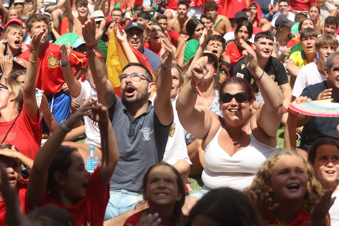 Fotos: Cádiz apoya a la Selección femenina en la &#039;Fan Zone&#039;