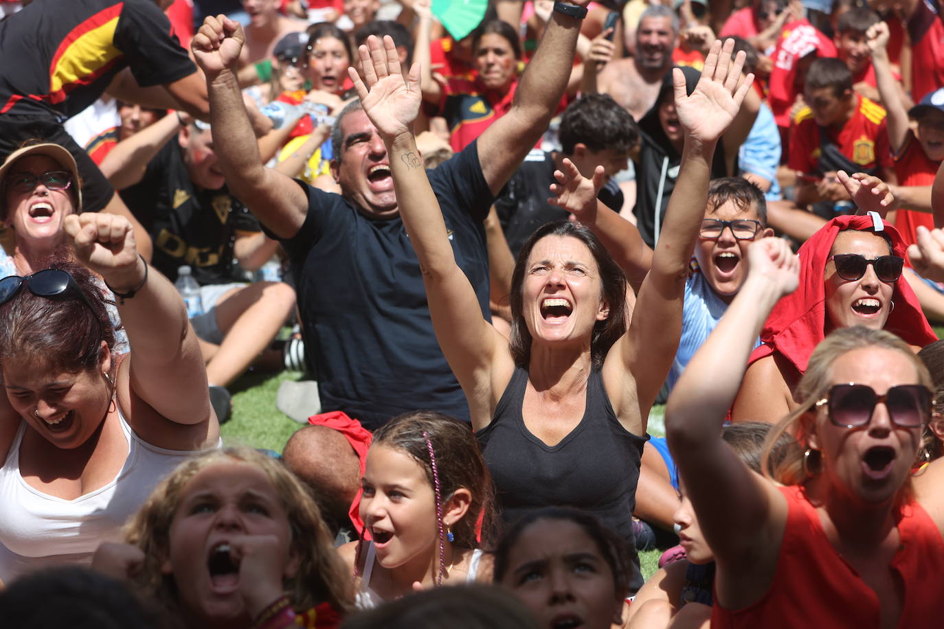 Fotos: Cádiz apoya a la Selección femenina en la &#039;Fan Zone&#039;