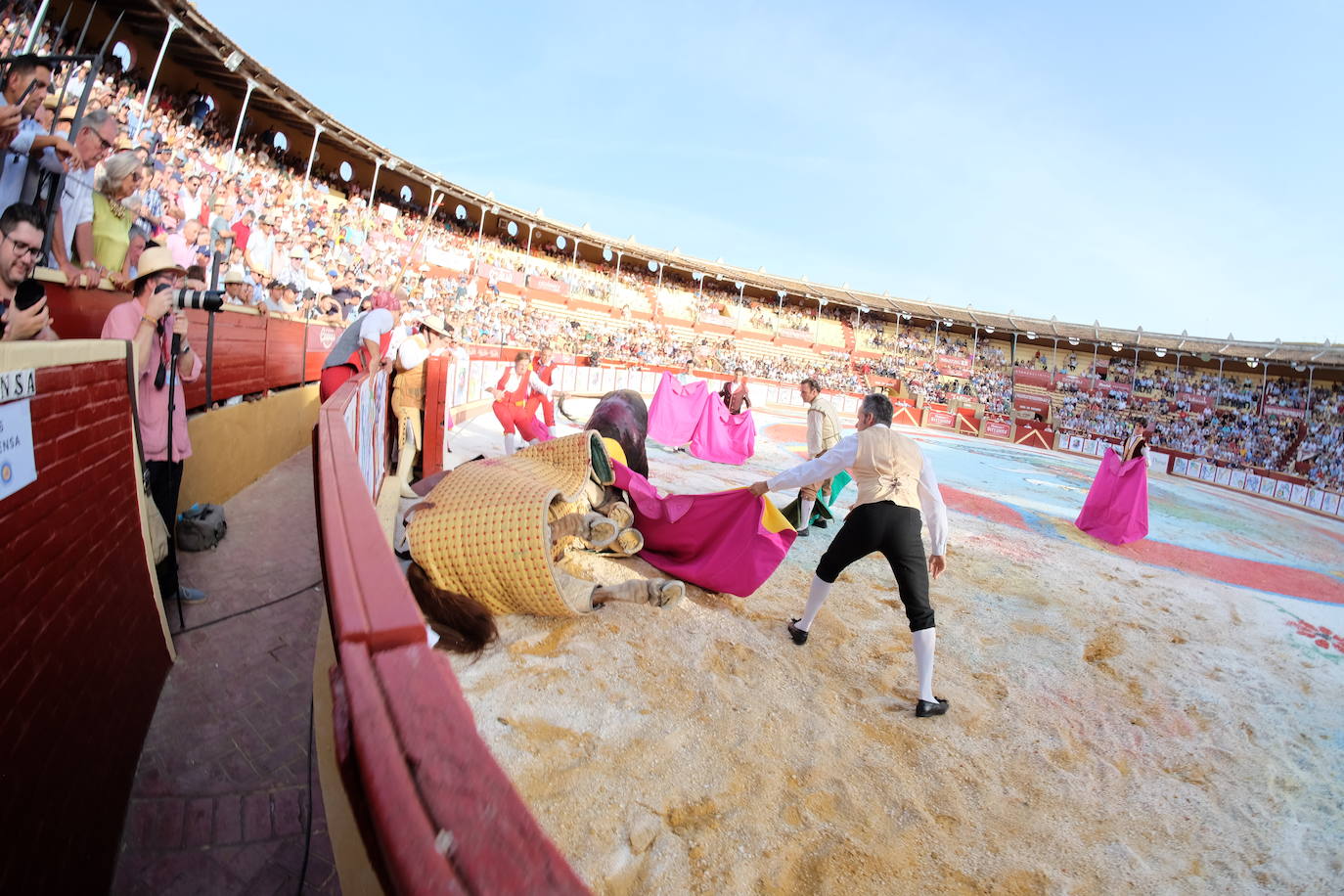 Corrida magallánica con los miuras en Sanlúcar: un toro indultado y una gran tarde
