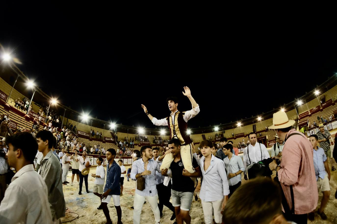 Corrida magallánica con los miuras en Sanlúcar: un toro indultado y una gran tarde