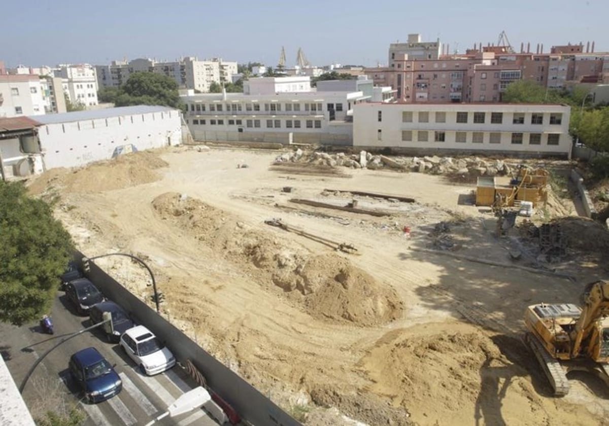 Espacio que ocupa el derribado pabellón Portillo de Cádiz que pronto será levantado de nuevo
