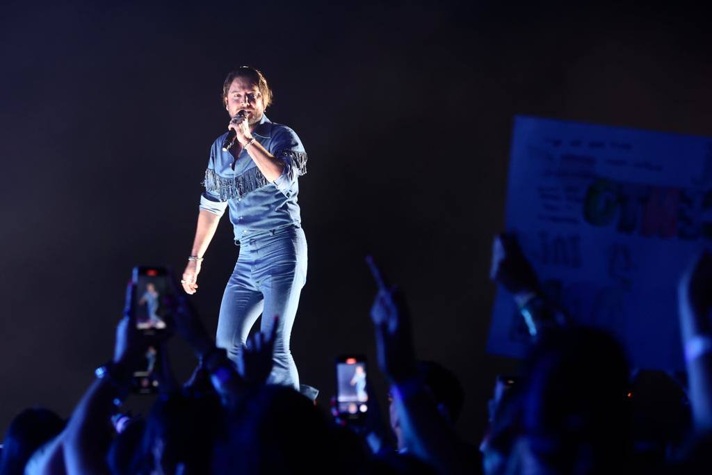FOTOS: La flecha de Manuel Carrasco, directa al corazón de Cádiz
