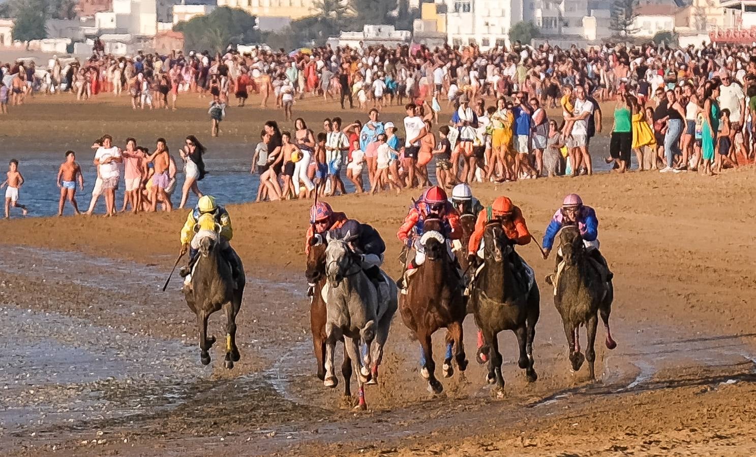 Fotos: Sanlúcar disfruta con el último galope del verano