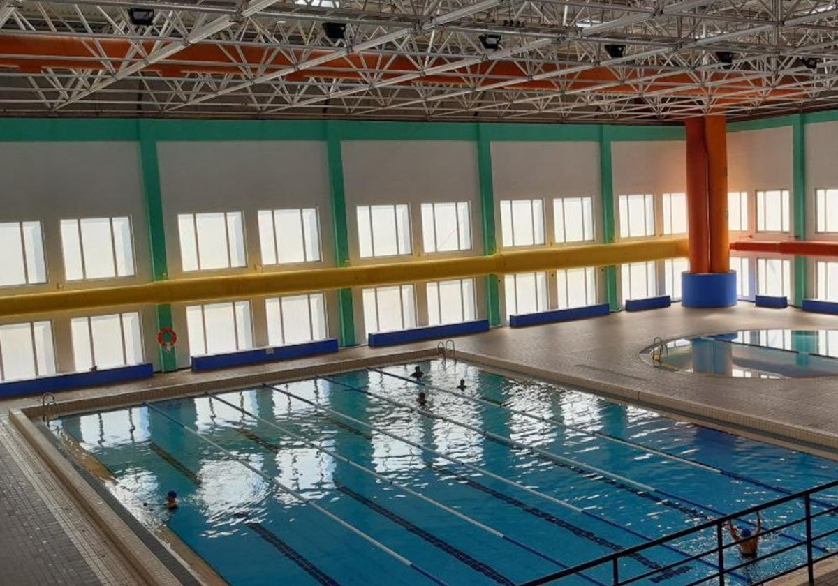 Foto de archivo de la piscina del Complejo Deportivo Ciudad de Cádiz.