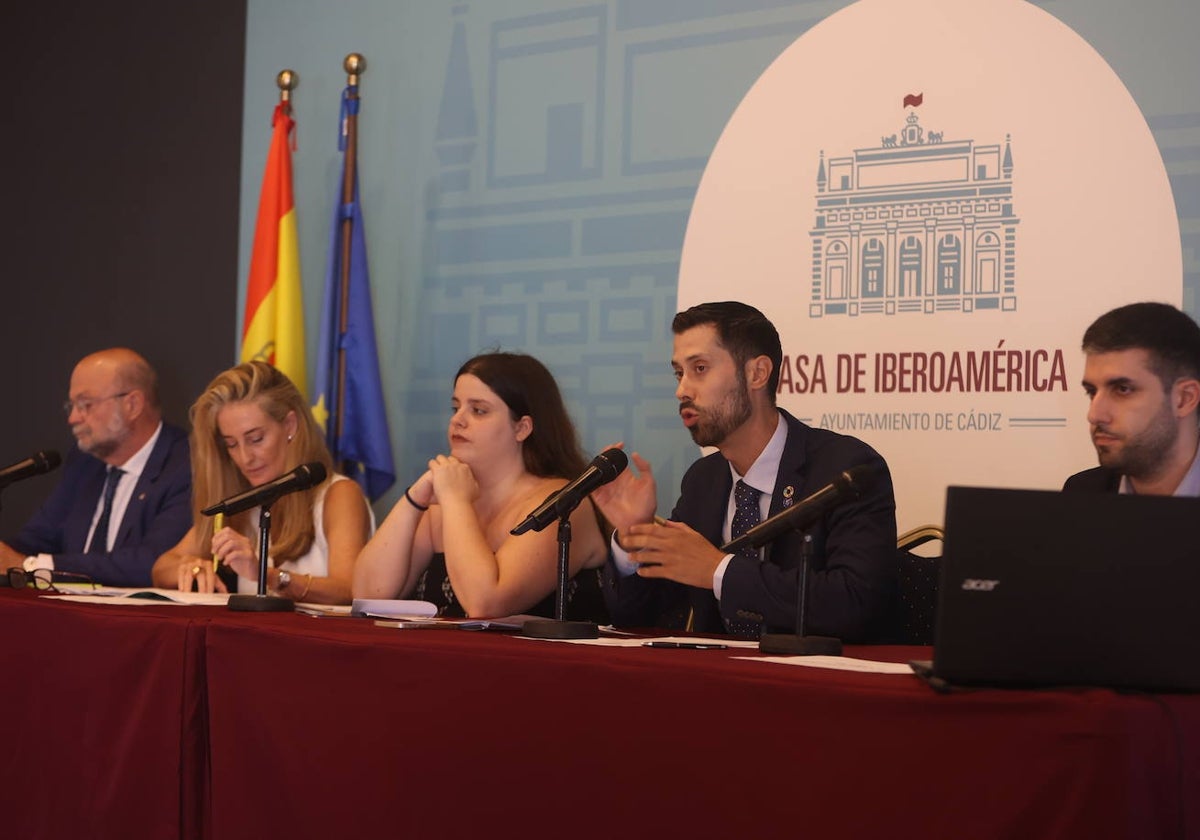 Mesa redonda en la Casa de Iberoamérica.