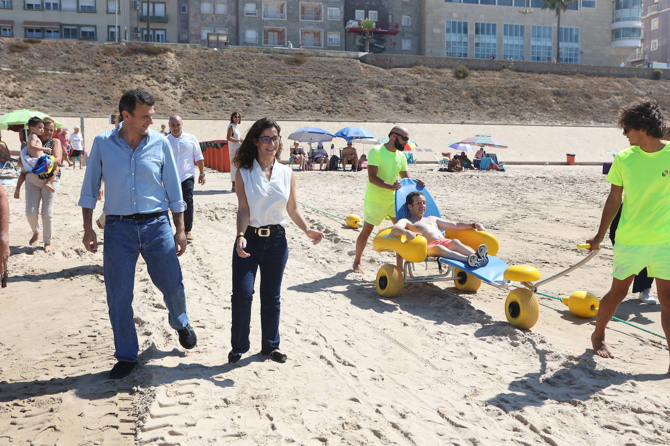 Fotos: La playa de Santa María ya cuenta con zona de atención para personas con discapacidad