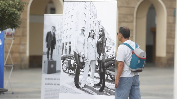 Fotos: Europa se empieza sentir en Cádiz con la exposición 'Qué es Europa para ti'
