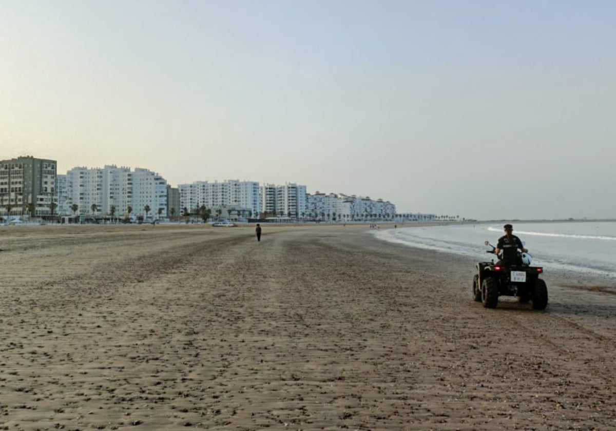 La Policía Local hace balance de su lucha contra el botellón y la venta ilegal en las playas de El Puerto