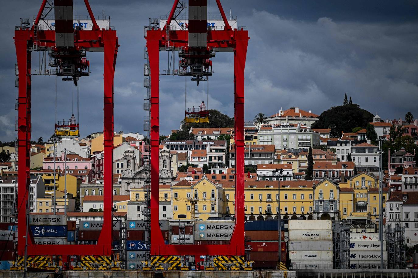 Las impresionantes imágenes de los grandes veleros saliendo desde Lisboa para llegar a Cádiz