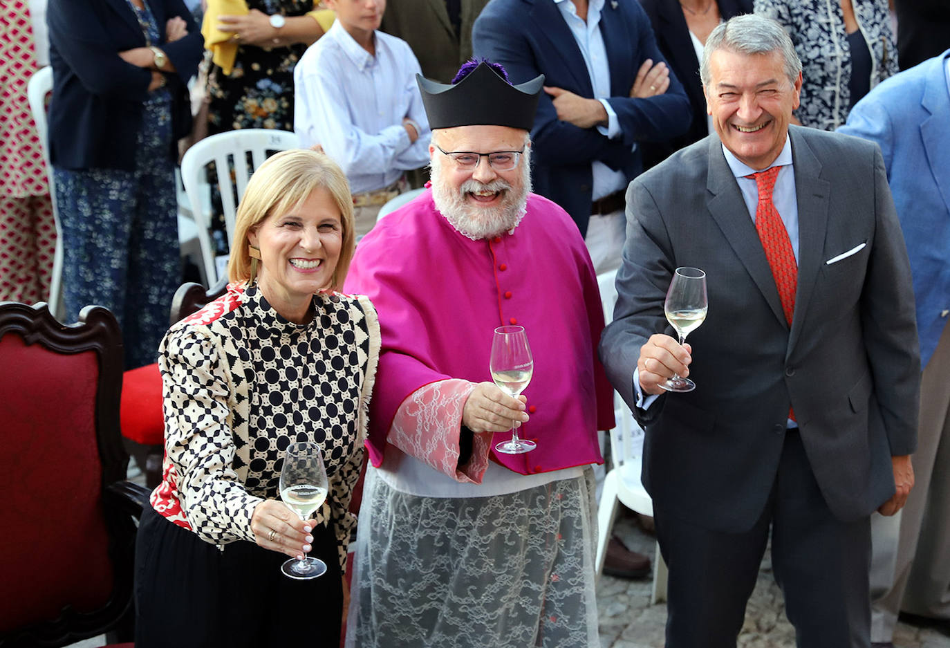 Fotos: La tradicional pisa de la uva inaugura oficialmente la Fiesta de la Vendimia