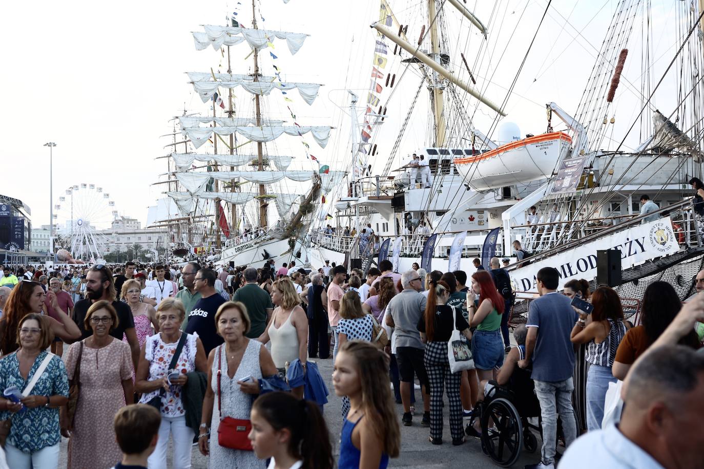 Fotos: Primer día de la Gran Regata en el muelle de Cádiz