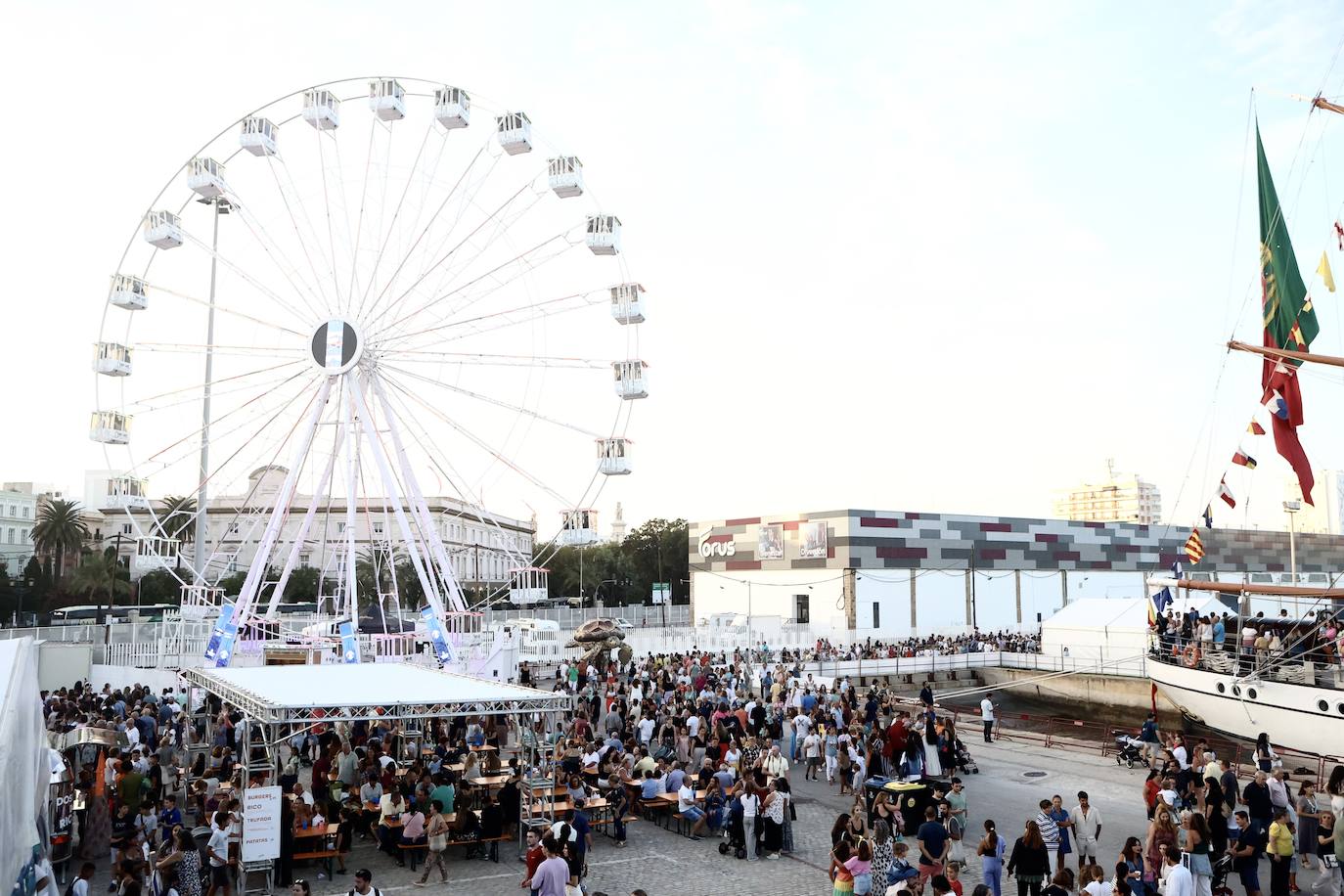 Fotos: Primer día de la Gran Regata en el muelle de Cádiz