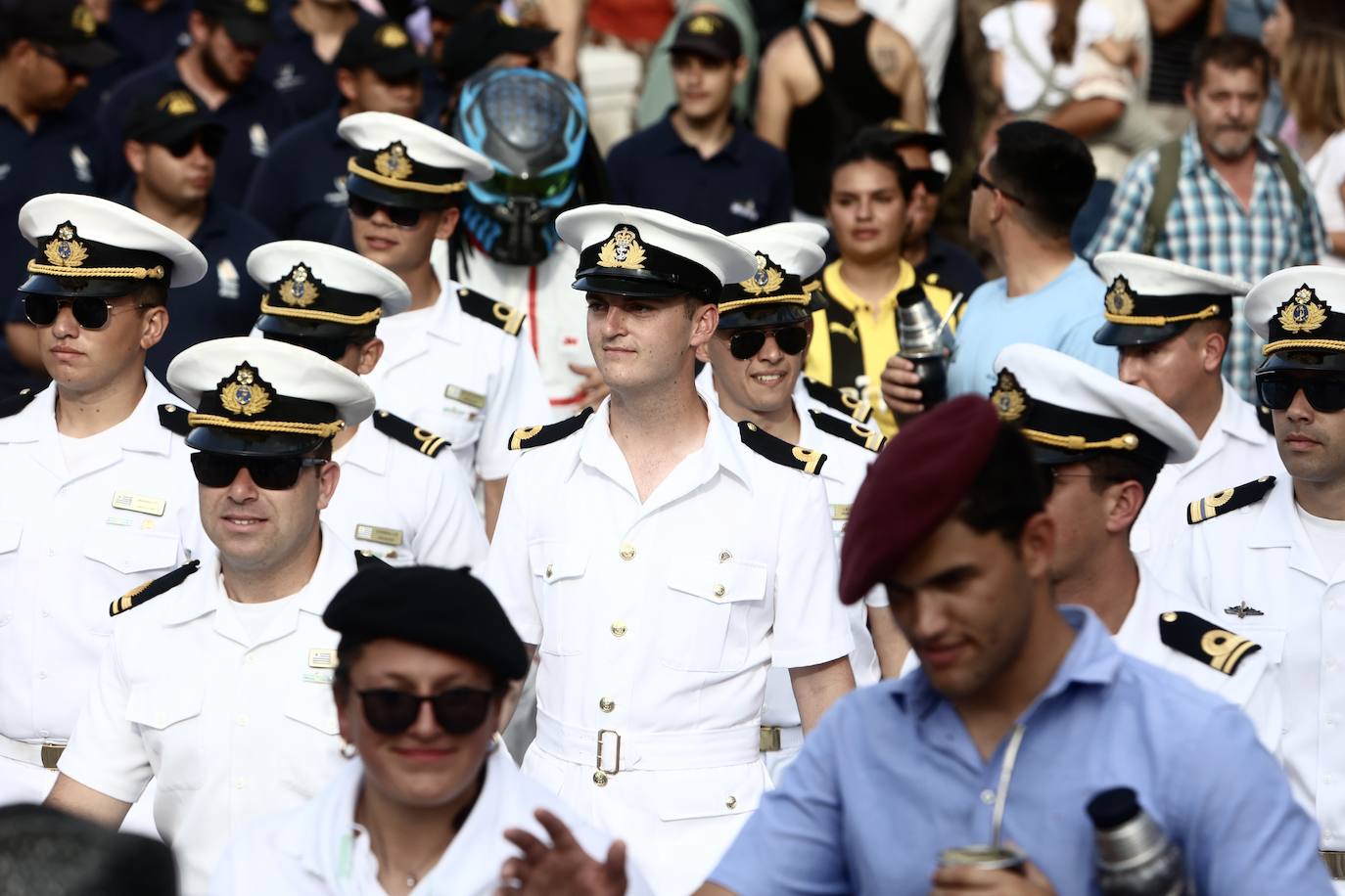 Fotos: Desfile de tripulantes de la Gran Regata 2023 de Cádiz