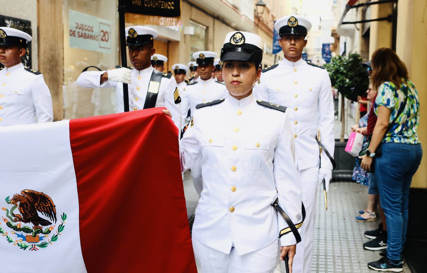 Fotos: Desfile de tripulantes de la Gran Regata 2023 de Cádiz