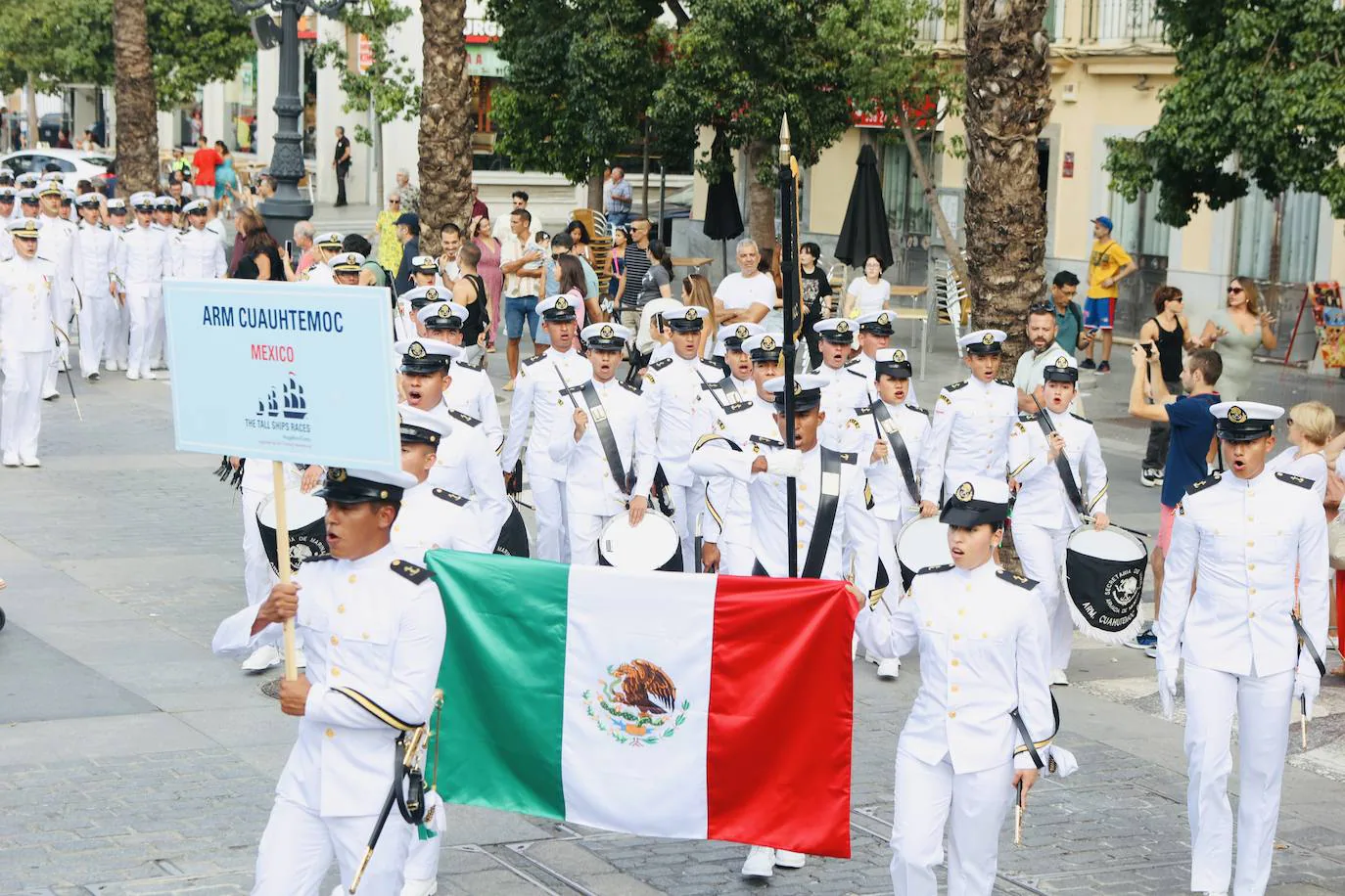 Fotos: Desfile de tripulantes de la Gran Regata 2023 de Cádiz