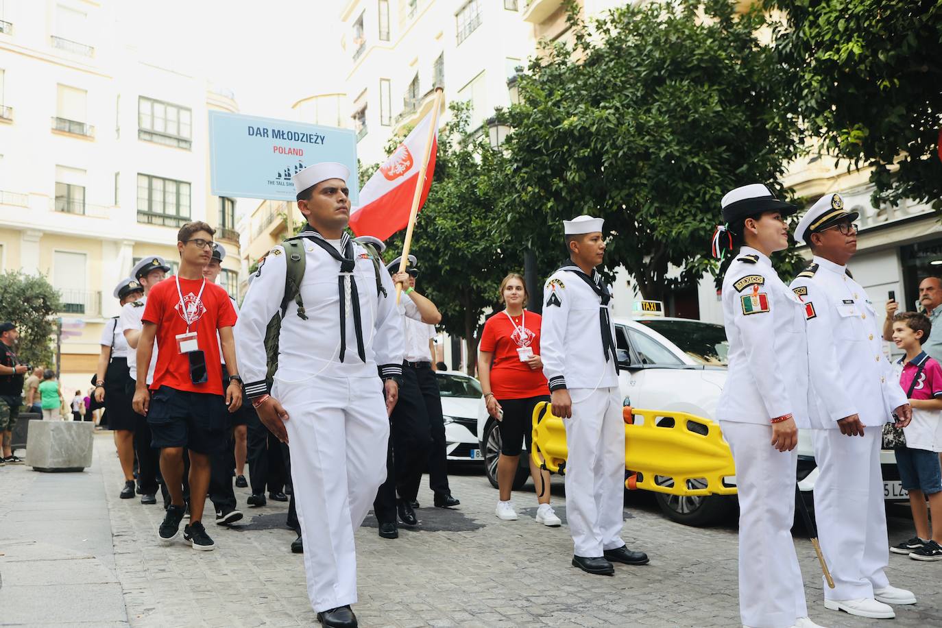 Fotos: Desfile de tripulantes de la Gran Regata 2023 de Cádiz