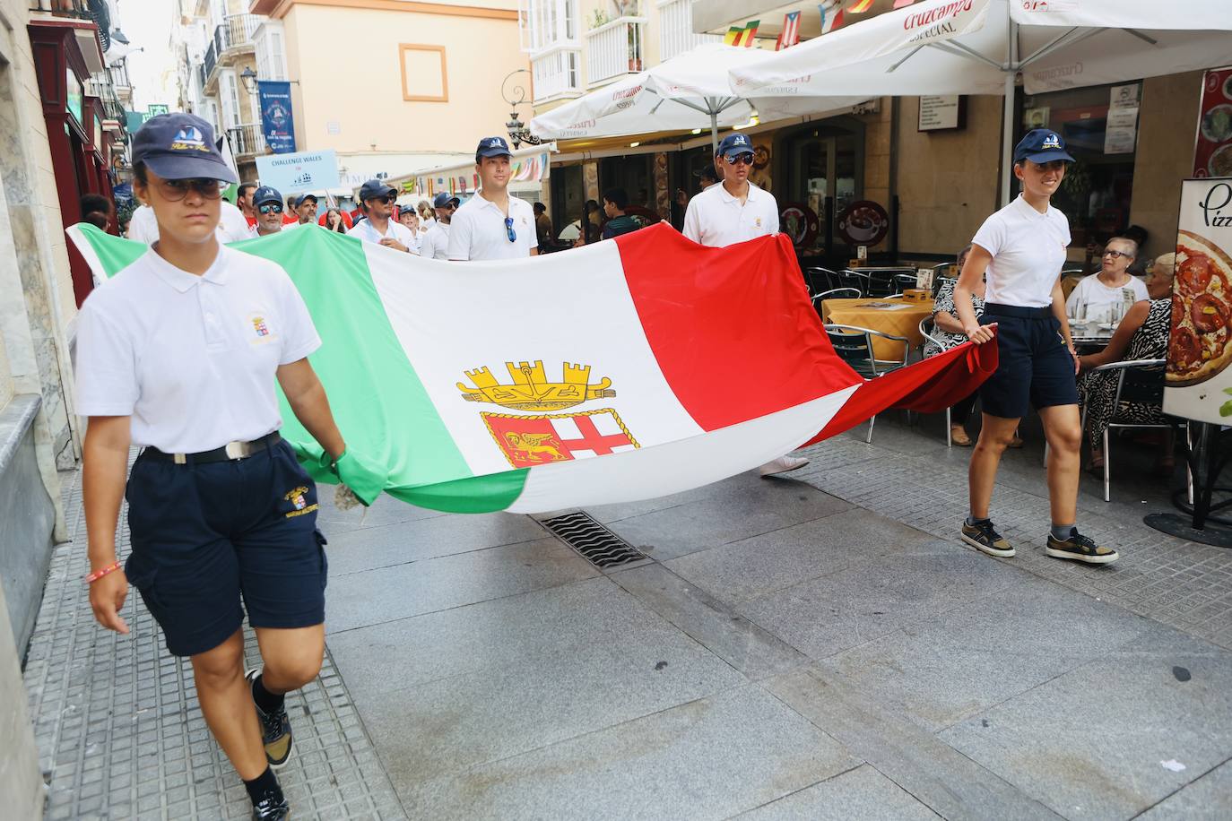 Fotos: Desfile de tripulantes de la Gran Regata 2023 de Cádiz