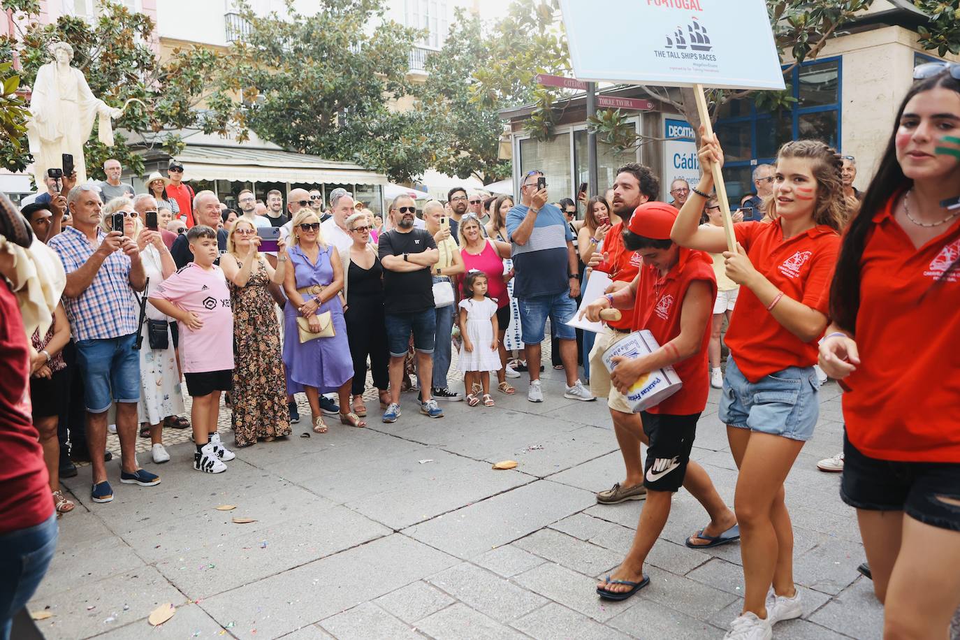 Fotos: Desfile de tripulantes de la Gran Regata 2023 de Cádiz